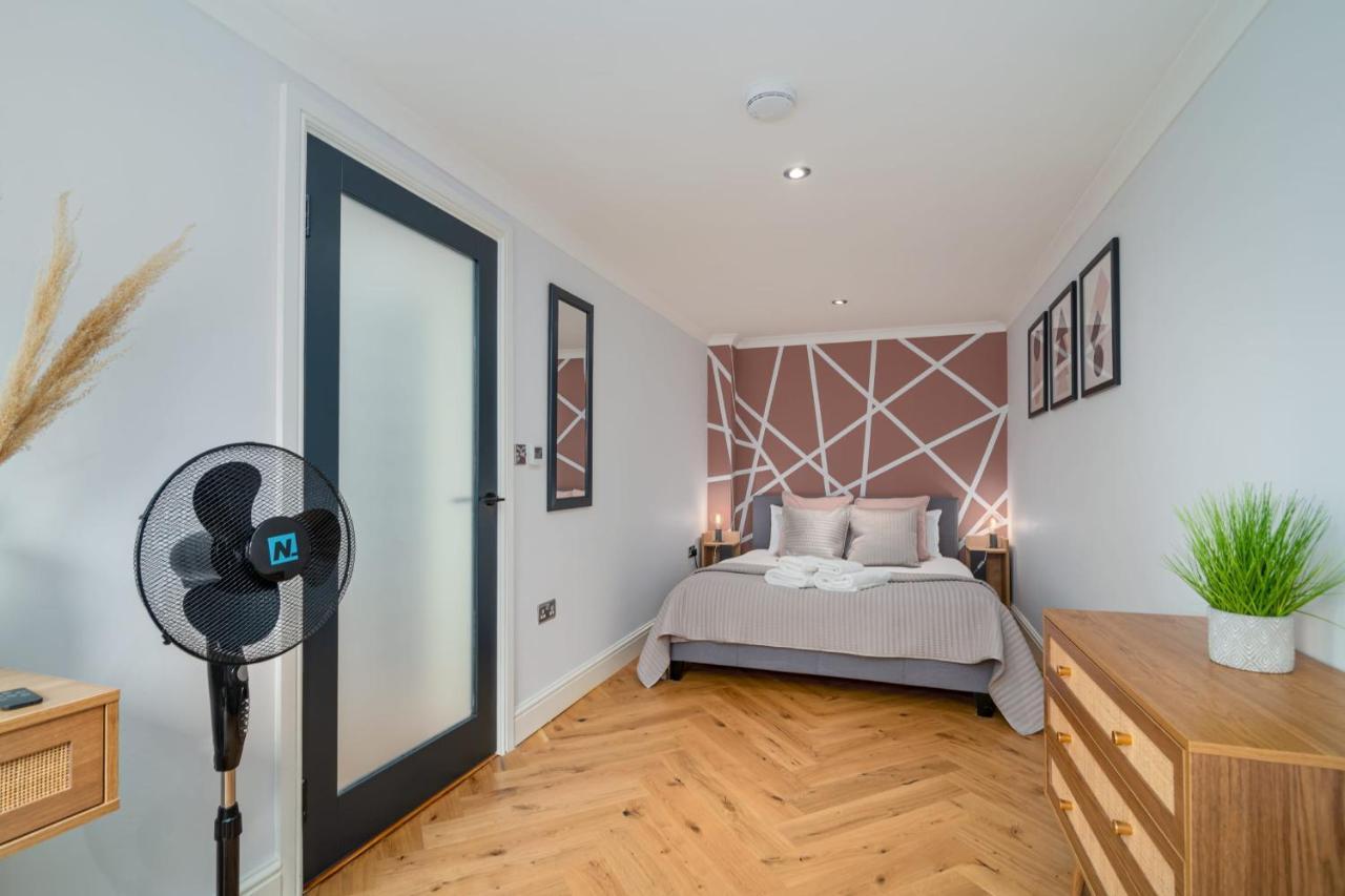 Guestready - Unique Home Near Wimbledon With Gorgeous Deck And Parkingロンドン エクステリア 写真