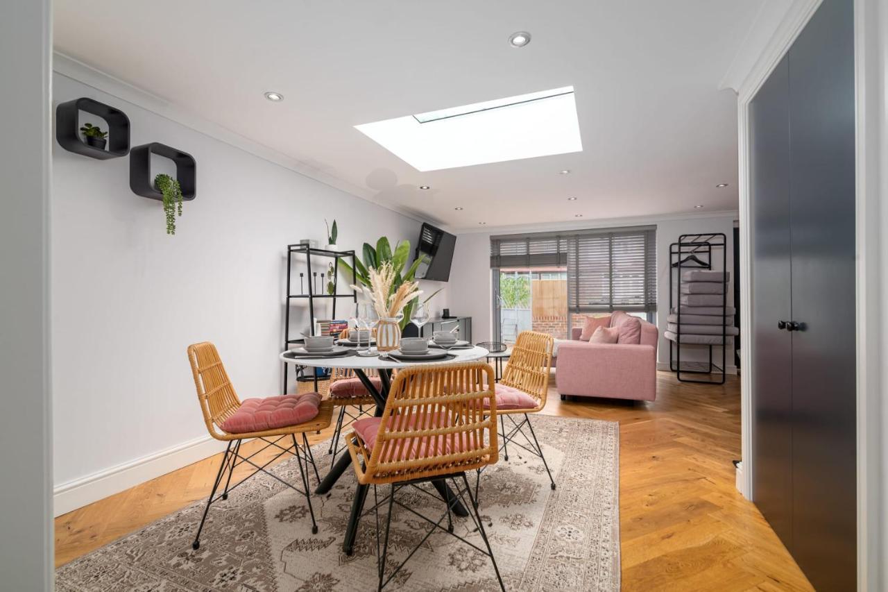 Guestready - Unique Home Near Wimbledon With Gorgeous Deck And Parkingロンドン エクステリア 写真