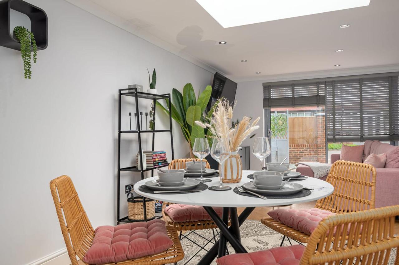 Guestready - Unique Home Near Wimbledon With Gorgeous Deck And Parkingロンドン エクステリア 写真