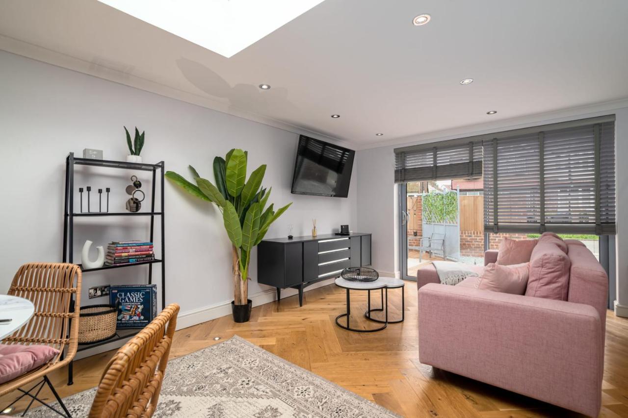 Guestready - Unique Home Near Wimbledon With Gorgeous Deck And Parkingロンドン エクステリア 写真