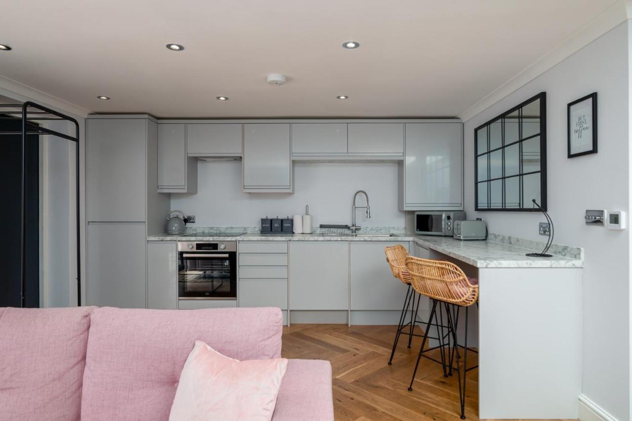 Guestready - Unique Home Near Wimbledon With Gorgeous Deck And Parkingロンドン エクステリア 写真