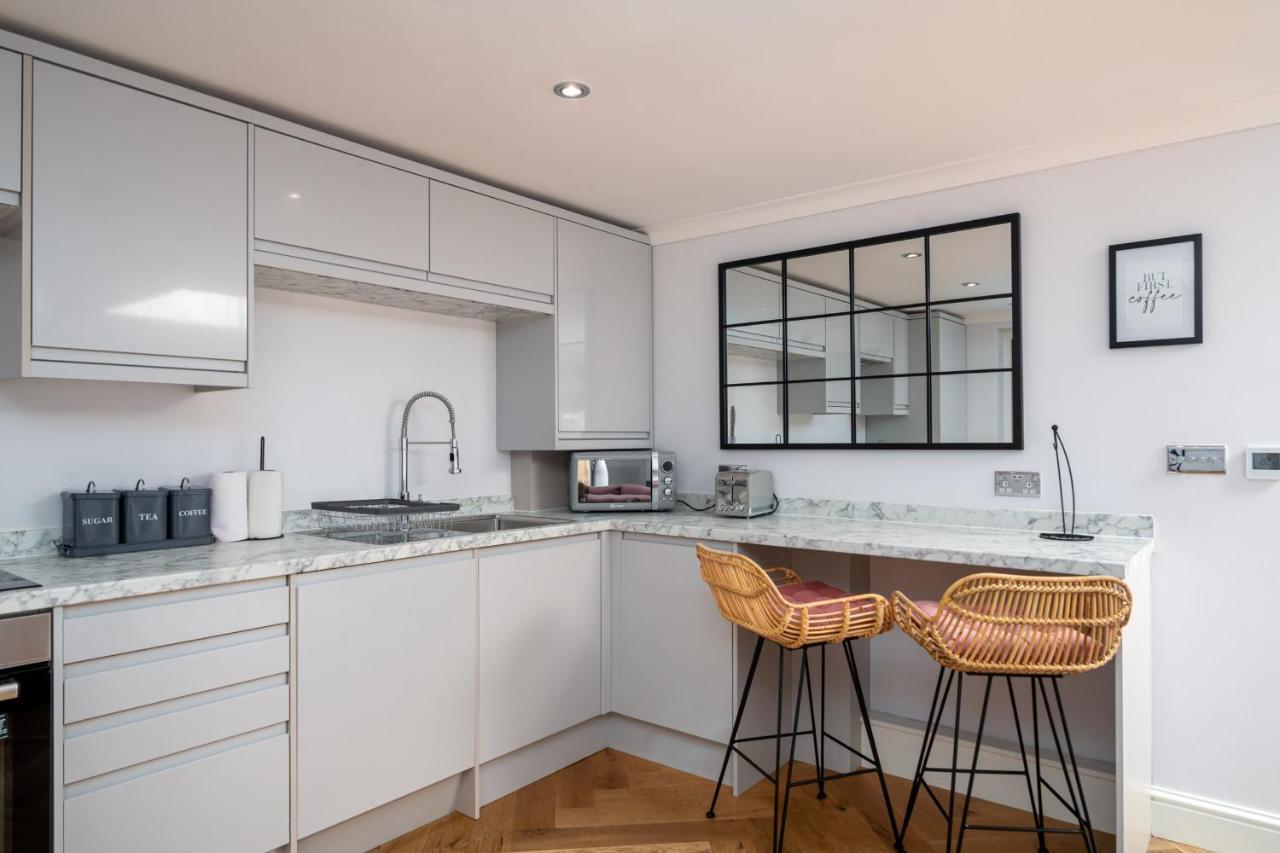 Guestready - Unique Home Near Wimbledon With Gorgeous Deck And Parkingロンドン エクステリア 写真