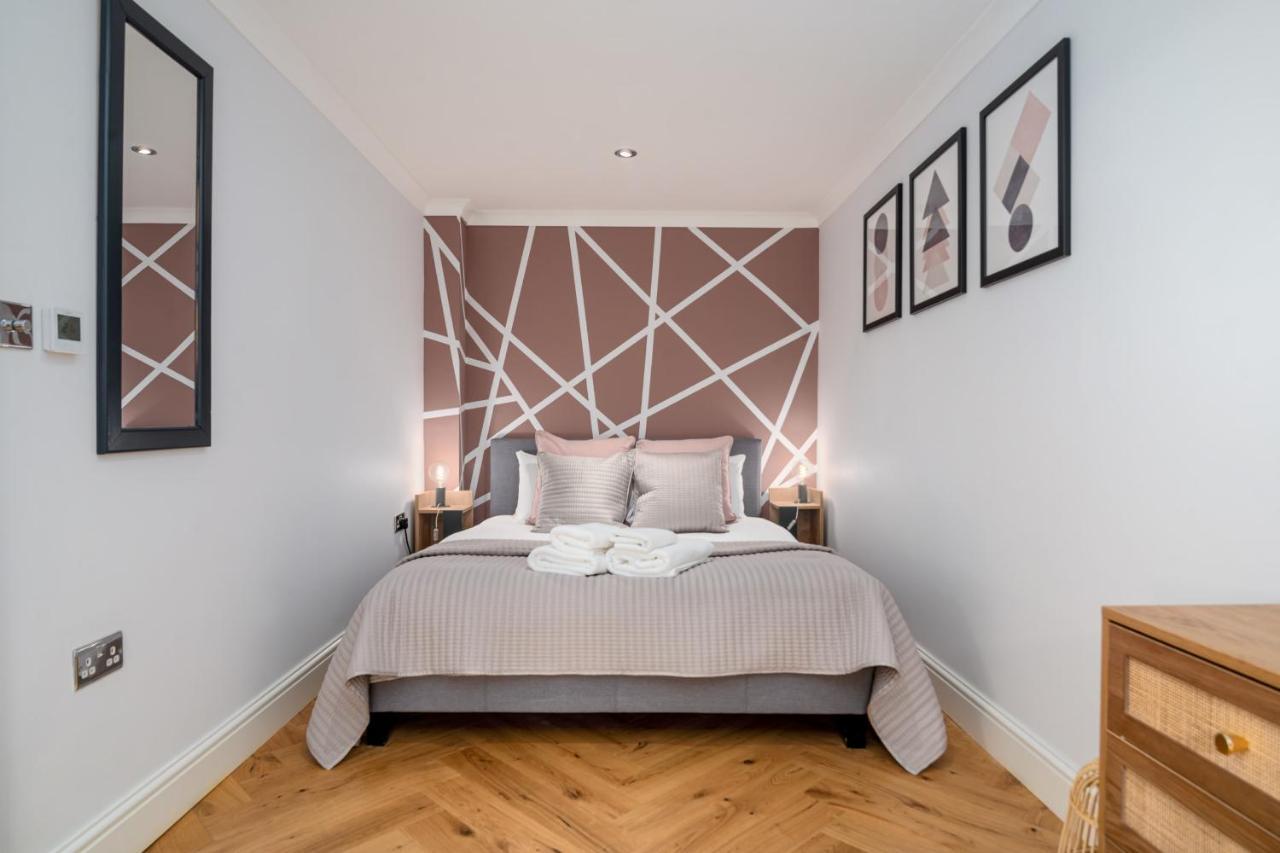 Guestready - Unique Home Near Wimbledon With Gorgeous Deck And Parkingロンドン エクステリア 写真